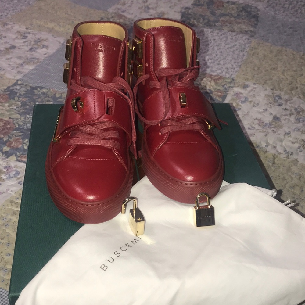 Women Buscemi